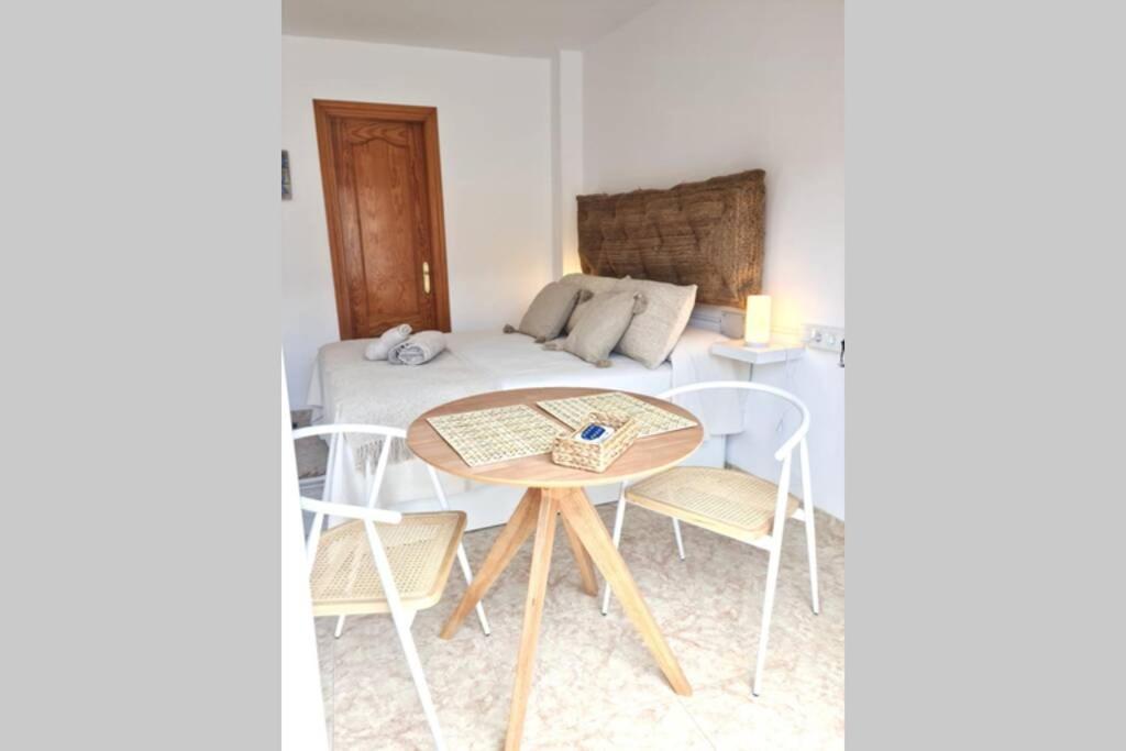 Calmahouse Carihuela Apartment Torremolinos Exterior photo